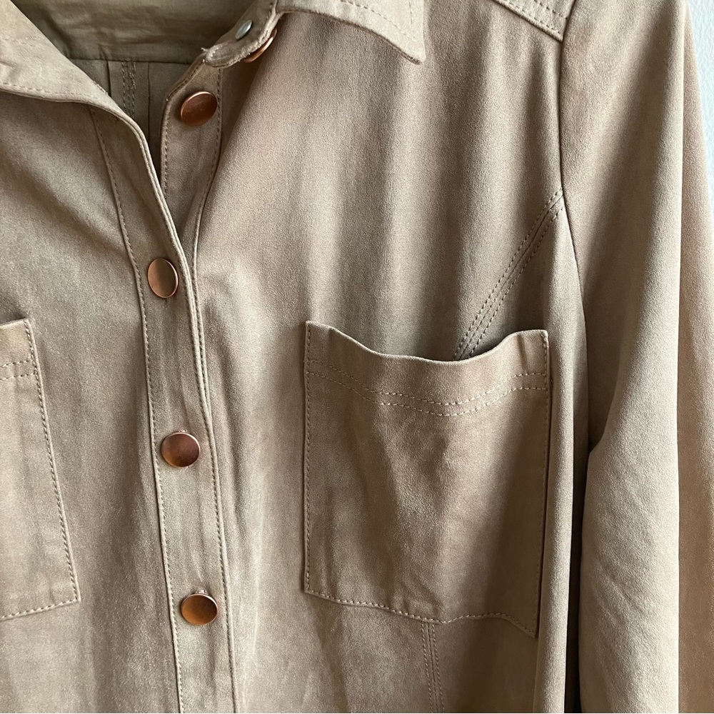 Free People Ari Faux Suede Shirt Jacket Size M Tan Rose Gold Buttons Boho Top - Picture 7 of 16